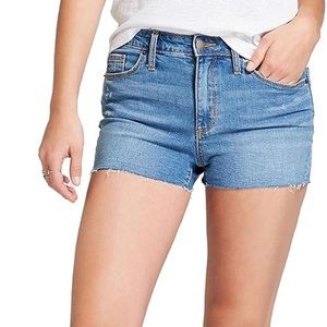 Women’s vintage cut off jean shorts